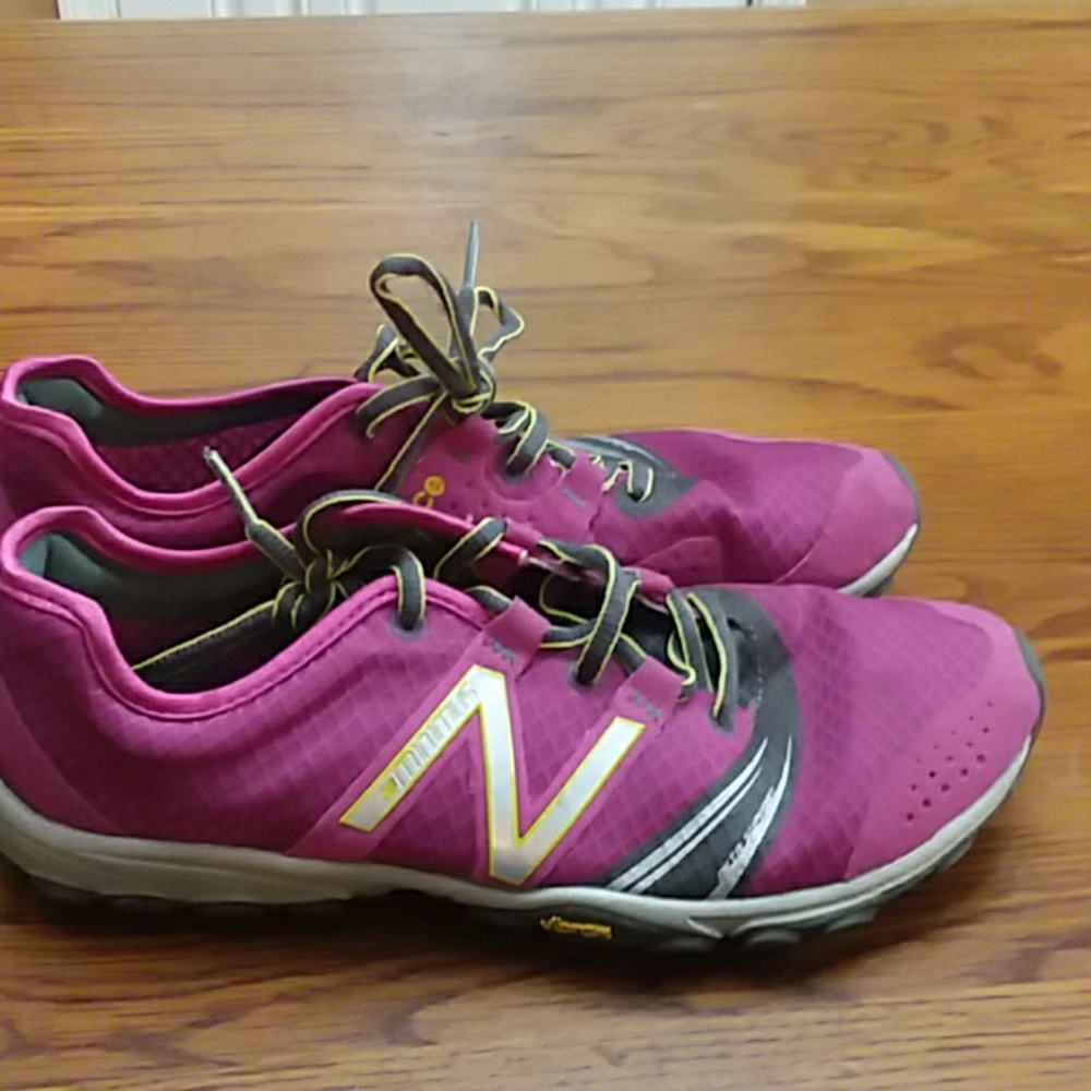 New Balance MINIMUS Women's Shoes, Size 7.5, Magenta EUC - Picture 2 of 7